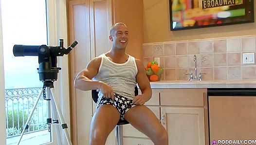 Rod Daily Flexes His Solo Booty in High-Quality HD - On The Set