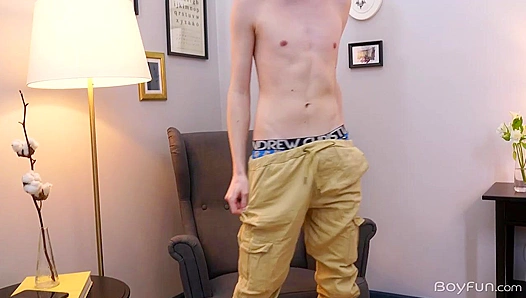 Sonic Sensations ~ Auditioning His Sexiest Moves for Boyfun