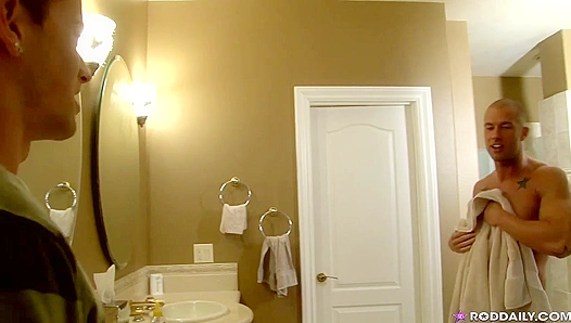 Rod Daily Pounds Mason Star Raw on the Living Room Floor