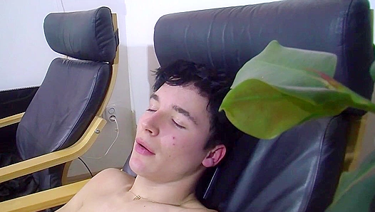 Rosario Brown Spreads Wide for a Playful Fuck - Eastboys