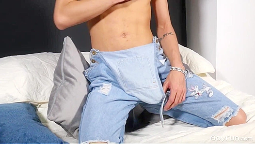 Axel Turner Spreads Wide and Jacks Off Hardcore