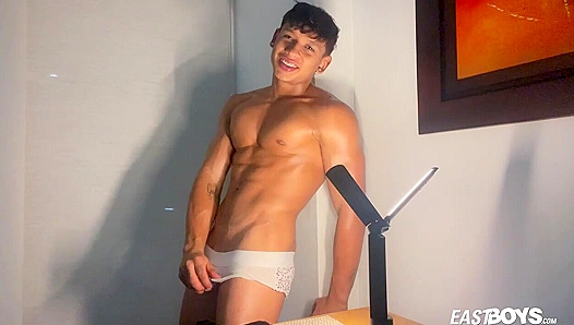 Pretty Boy Damond Brown Seduces the Eastboys Crew