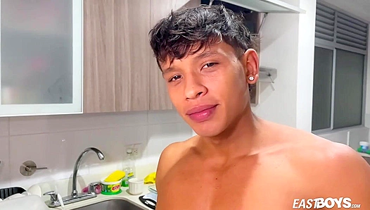 Pretty Boy Damond Brown Seduces the Eastboys Crew