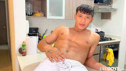 Pretty Boy Damond Brown Seduces the Eastboys Crew