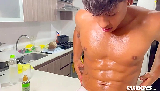 Pretty Boy Damond Brown Seduces the Eastboys Crew