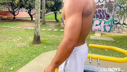 Damond Brown Flexes & Strokes ~ A Pre-Workout Jerk Off Session - EastBoys