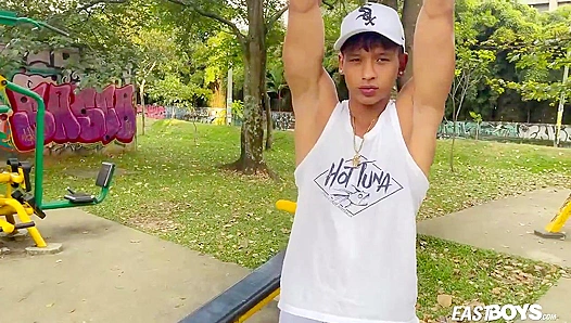 Damond Brown Flexes & Strokes ~ A Pre-Workout Jerk Off Session - EastBoys