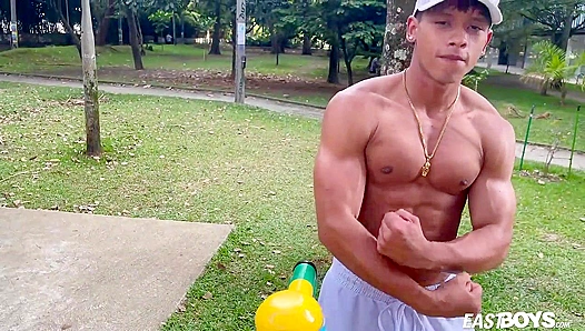 Damond Brown Flexes & Strokes ~ A Pre-Workout Jerk Off Session - EastBoys