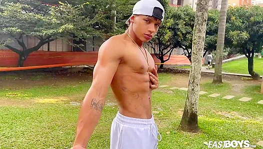 Damond Brown Flexes & Strokes ~ A Pre-Workout Jerk Off Session - EastBoys