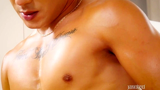 Muscular Marcus Ashton Puts On a Jaw-Dropping Orgasm Show