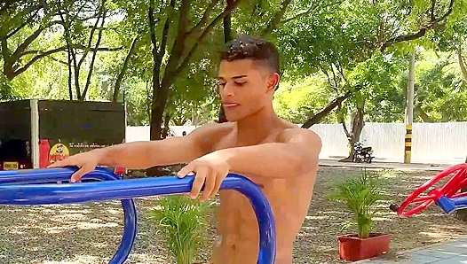 Shredded Stud Beisel Prixe Cums Hard - Eastboys