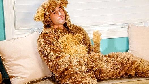 Ripped Samuel O'Toole Puts on a Solo Show - Hard and Heavy