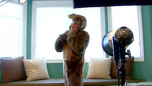 Ripped Samuel O'Toole Puts on a Solo Show - Hard and Heavy