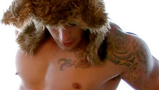 Ripped Samuel O'Toole Puts on a Solo Show - Hard and Heavy