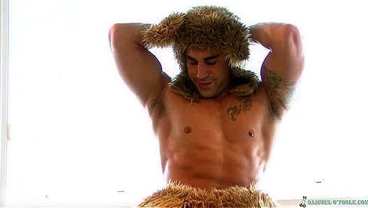 Ripped Samuel O'Toole Puts on a Solo Show - Hard and Heavy