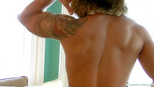 Ripped Samuel O'Toole Puts on a Solo Show - Hard and Heavy