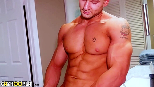 Beefy Zack Dickson Jacks Off Furiously - GAY XxX