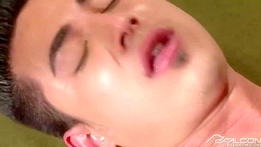 Wild Anal Ride ~ Hunter Vance and Derek Reynolds Heat Up Falcons Studios