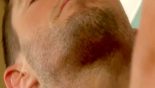 Cody Cummings Cums Hardcore While Eyeing His Ripped Abs