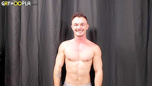 Buff Jack Grey Strokes His Dick on the Bed - GAY XxX