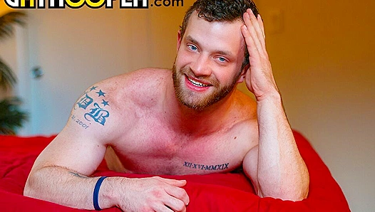 Luc Nix Strokes Passionately in Solo Scene - GAY XxX