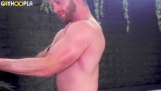 Luc Nix Strokes Passionately in Solo Scene - GAY XxX