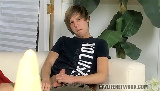 Passionate Passion ~ Blonde Twinks Atlanta Grey & Kaiden Ertelle Heat Up the Bedroom