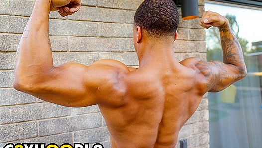 Buster Lakes Masturbates Intensely in Front of Mirror - GAY XxX