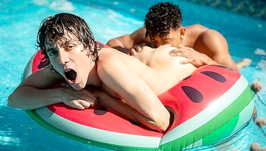 Latin Lovers Outdoors ~ Kenzo & Cristiano Turn Str8 to Gay