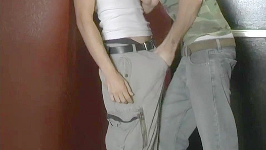 Thirsty KCWilliams & Billy Windsor Heat Up the Elevator - BestBareBack