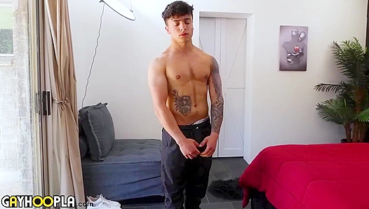 Stylish Dante Jones Masturbating His Meaty Cock Solo