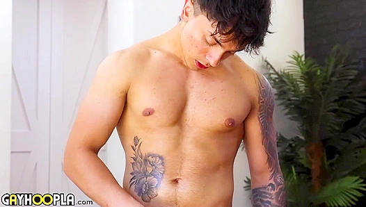 Stylish Dante Jones Masturbating His Meaty Cock Solo