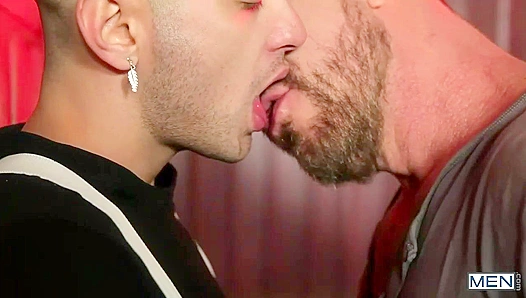 Rocco Steele & Robbie Rojo ~ From Straight to Sizzling Gay Sex