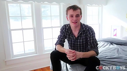 Skyler Chase Gets Off Hard with Fleshlight - Cocky Boys