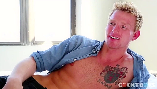 Cocky Boy Hayden Lourd Pounds a Fleshlight Hardcore