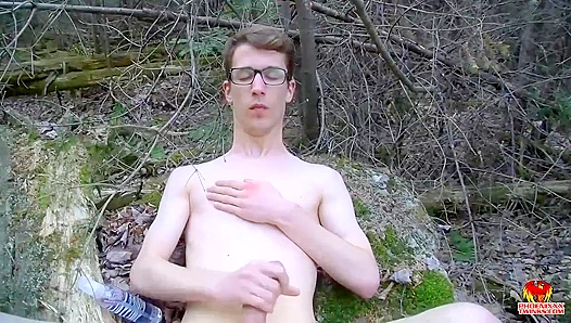 Geeky Twink Sacha West Jacks Off Outdoors - Phoenixxx Twinks