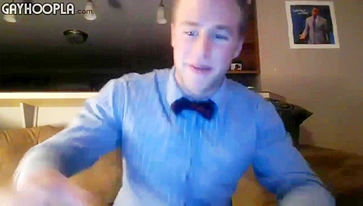 Brad Valentine Masturbates in His Steamy First Cam Show