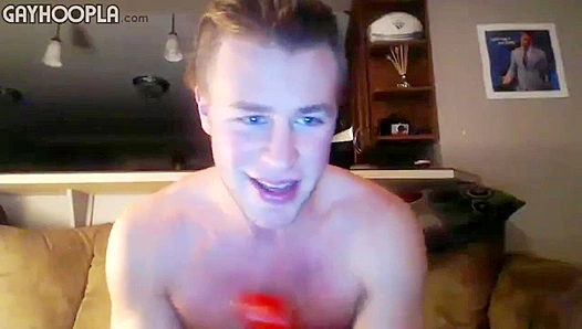 Brad Valentine Masturbates in His Steamy First Cam Show