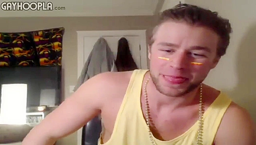 Blond Stud Brad Valentine Masters His Cock - GAY XxX