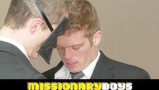 Shiny Booty Hottie Elder Mackey Masturbates Wildly - Missionary Boys