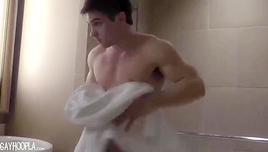 Zach Rode Flexes Feet and Cock While Jerking Off - GAY XxX