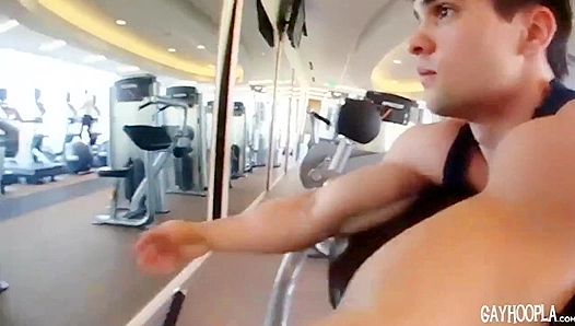 Zach Rode Flexes Feet and Cock While Jerking Off - GAY XxX