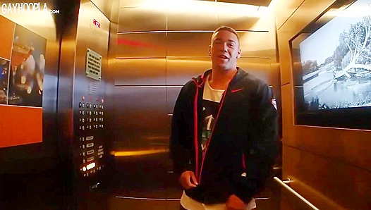 Muscle Hunk Nathan DiAntonio Puts On a Jerk-Off Show - GAY XxX