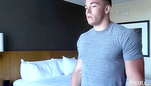 Muscle Hunk Nathan DiAntonio Puts On a Jerk-Off Show - GAY XxX