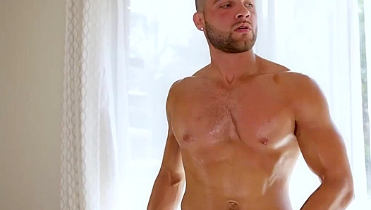 Oiled-Up Hottie Mike Cain Strokes His Dick On Camera