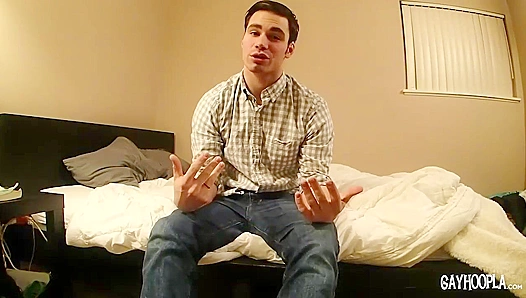 Muscular Brunette James Olsen Puts the Hard in Jerk - GAY XxX