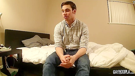 Muscular Brunette James Olsen Puts the Hard in Jerk - GAY XxX