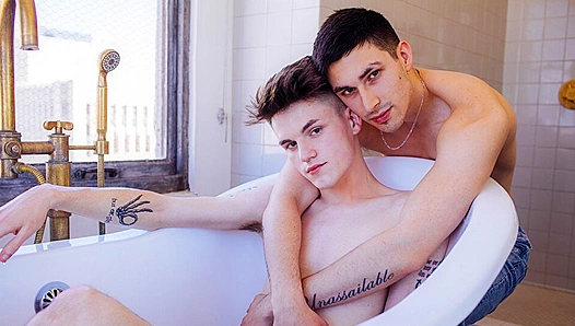 Avery Jones & Kane Fox - Hardcore Anal Showdown - Cocky Boys Take On Titans