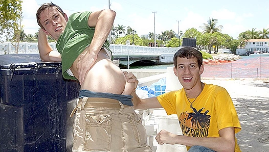 Mike King Takes It Hard from JT Knightly in Public Outdoor Sex