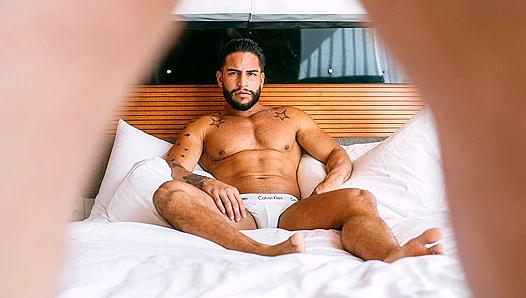 MuscleFuck - Austin Wolf & Brock Banks Go at It Wildly